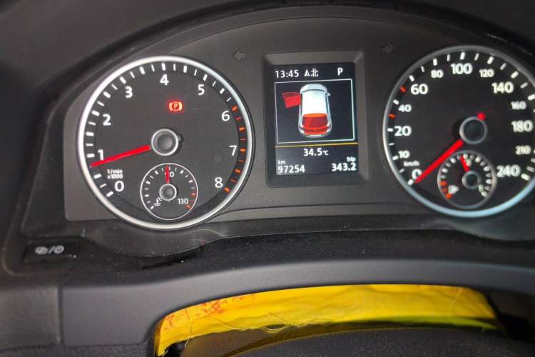Used Volkswagen Tiguan 2015 2.0 TSI Automatic All-Wheel Drive Flagship Edition Odometer Close Up