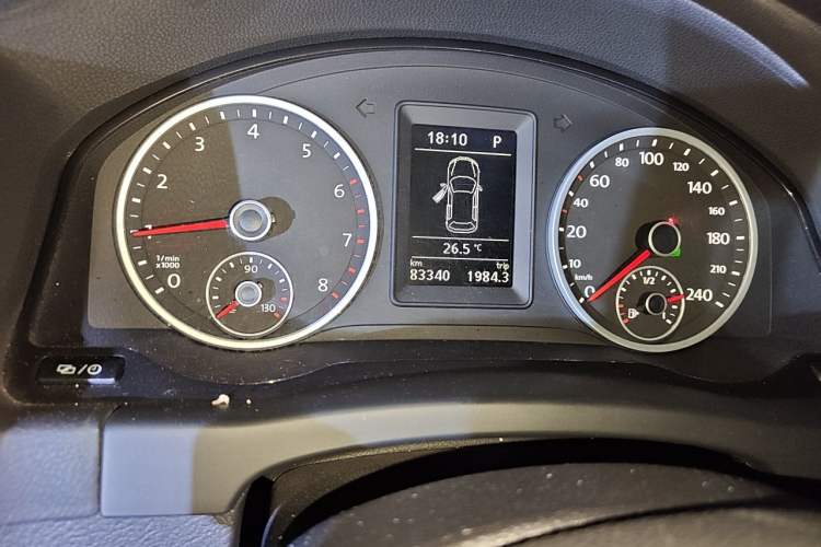 Used Volkswagen Tiguan 2015 1.8TSI Automatic Two-Wheel Drive Trend Edition Odometer Close Up
