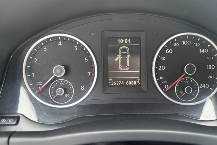 Used Volkswagen Tiguan 2015 1.8TSI Automatic Two-Wheel Drive Comfort Edition Odometer Close Up