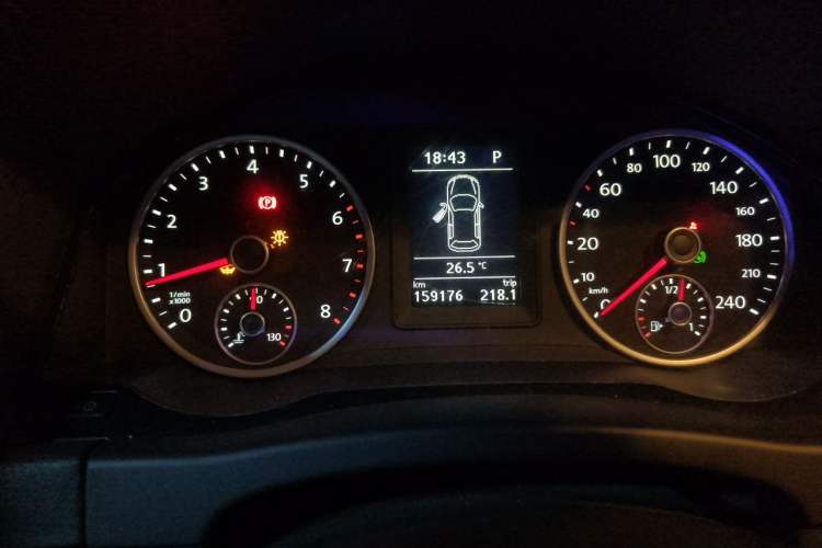 Used Volkswagen Tiguan 2015 1.8TSI Automatic Two-Wheel Drive Comfort Edition Odometer Close Up
