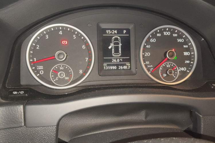 Used Volkswagen Tiguan 2015 1.8TSI Automatic Two-Wheel Drive Comfort Edition Odometer Close Up