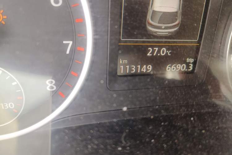 Used Volkswagen Tiguan 2015 1.8TSI Automatic All-Wheel-Drive Luxury Model Odometer Close Up