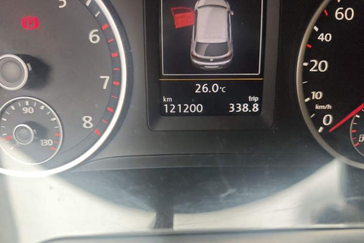 Used Volkswagen Tiguan 2015 1.8TSI Automatic All-Wheel-Drive Luxury Model Odometer Close Up