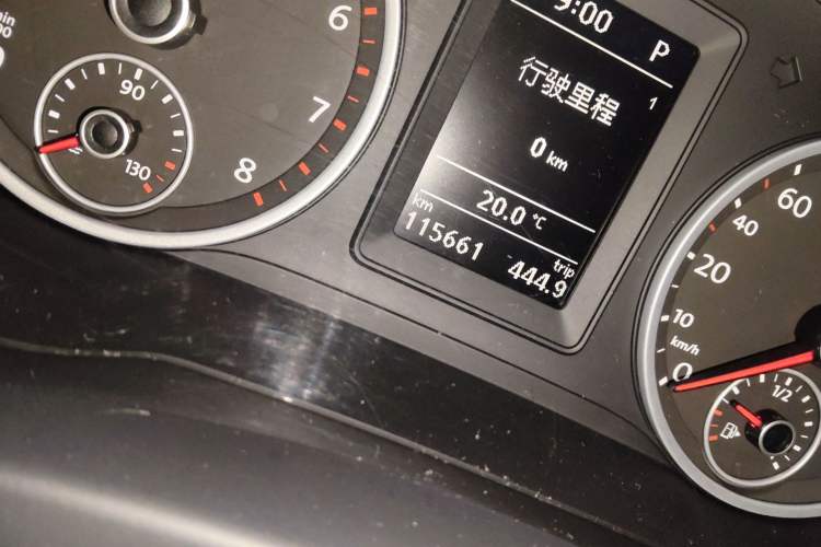 Used Volkswagen Tiguan 2015 1.8TSI Automatic Two-Wheel Drive Trend Edition Odometer Close Up