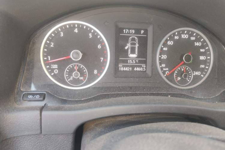 Used Volkswagen Tiguan 2015 1.8TSI Automatic Two-Wheel Drive Trend Edition Odometer Close Up