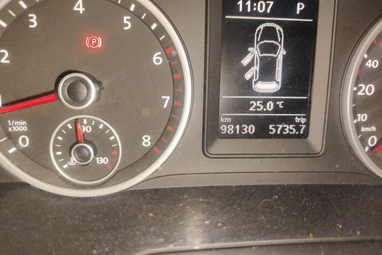 Used Volkswagen Tiguan 2015 1.8TSI Automatic Two-Wheel Drive Trend Edition Odometer Close Up