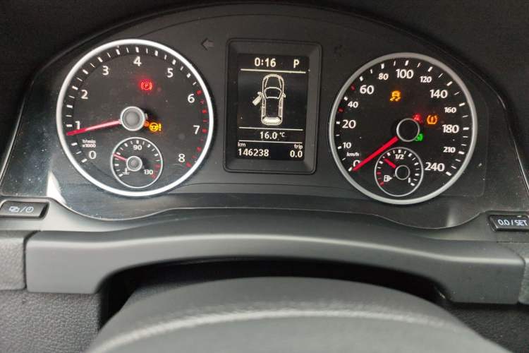 Used Volkswagen Tiguan 2015 1.8TSI Automatic Two-Wheel Drive Comfort Edition Odometer Close Up
