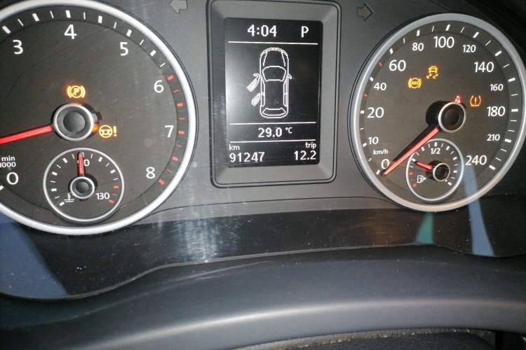 Used Volkswagen Tiguan 2015 1.8TSI Automatic Two-Wheel Drive Comfort Edition Odometer Close Up