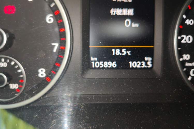 Used Volkswagen Tiguan 2015 2.0 TSI Automatic All-Wheel Drive Flagship Edition Odometer Close Up