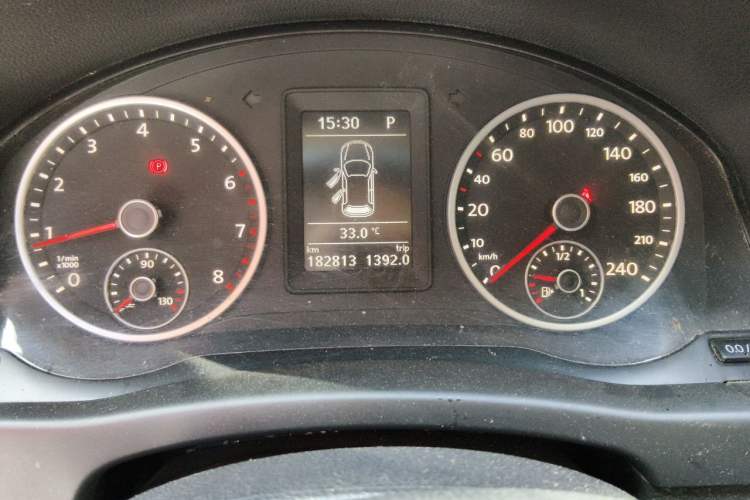 Used Volkswagen Tiguan 2015 1.8TSI Automatic All-Wheel Drive Comfort Edition Odometer Close Up
