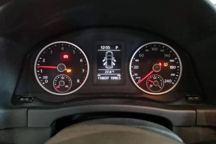 Used Volkswagen Tiguan 2015 1.8TSI Automatic Two-Wheel Drive Trend Edition Odometer Close Up
