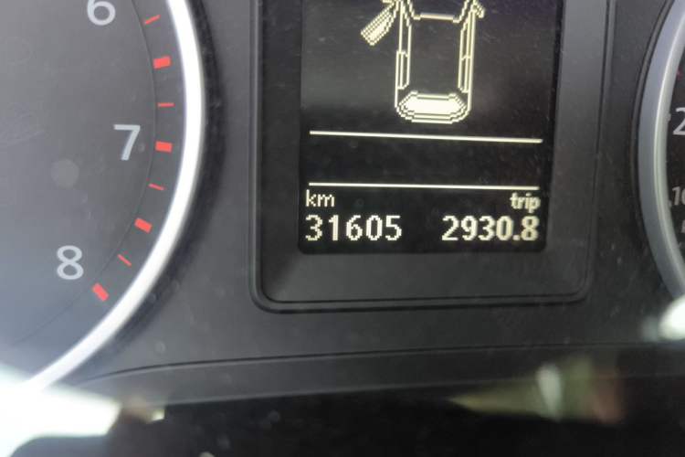 Used Volkswagen Tiguan 2015 1.8TSI Automatic Two-Wheel Drive Comfort Edition Odometer Close Up