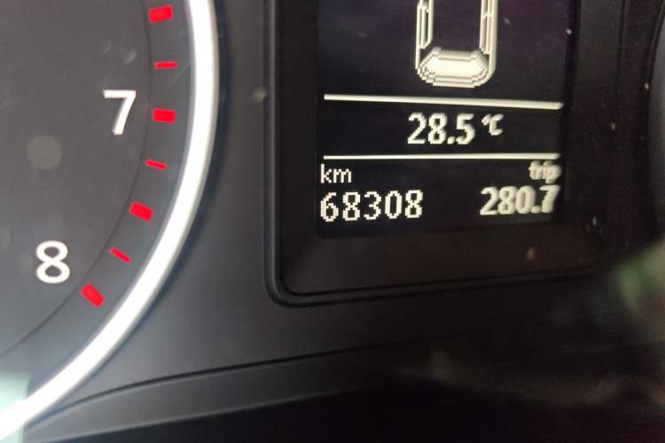 Used Volkswagen Tiguan 2015 1.8TSI Automatic Two-Wheel Drive Trend Edition Odometer Close Up