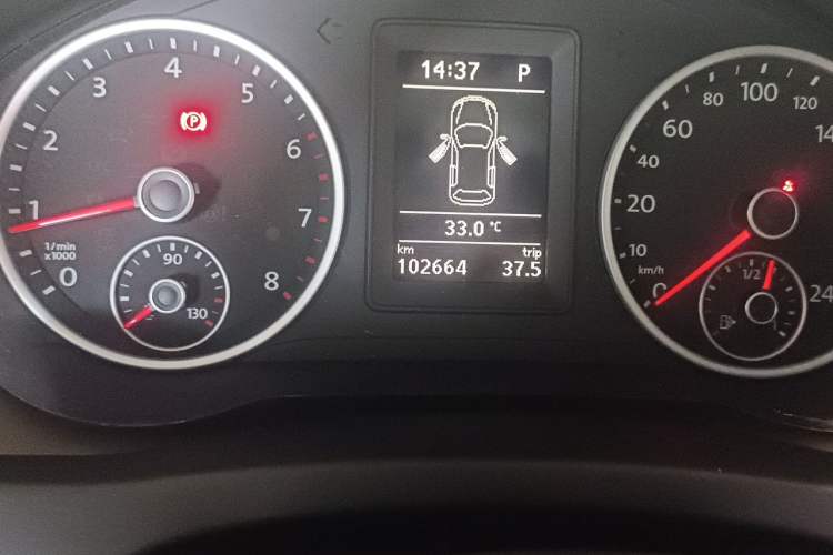 Used Volkswagen Tiguan 2015 1.8TSI Automatic Two-Wheel Drive Comfort Edition Odometer Close Up