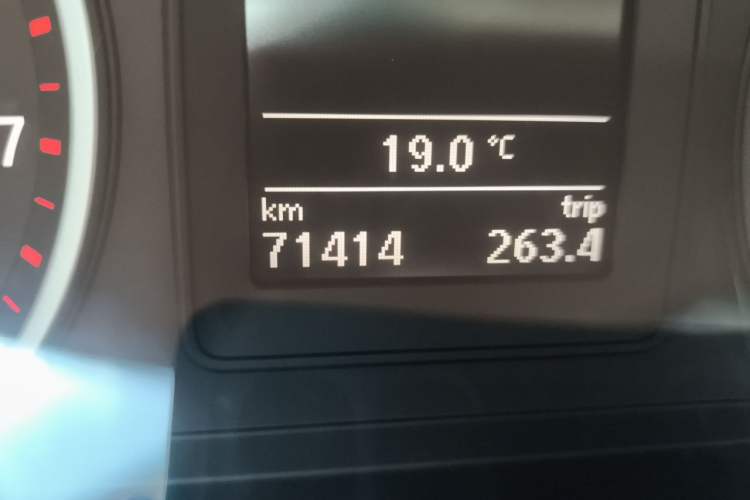 Used Volkswagen Tiguan 2015 1.8TSI Manual Two-Wheel-Drive Limited Edition Odometer Close Up