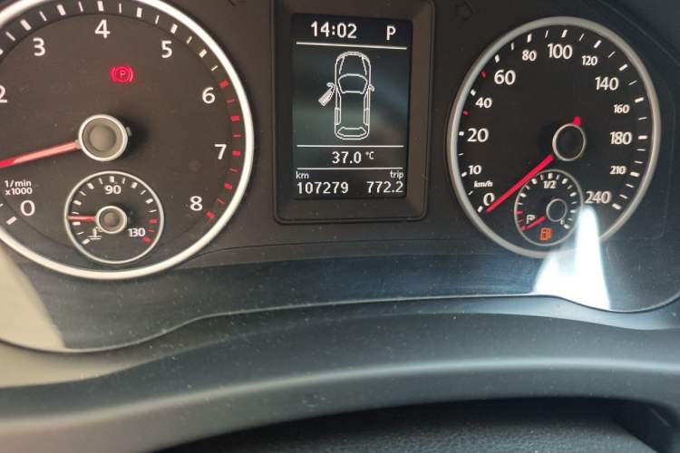 Used Volkswagen Tiguan 2015 1.8TSI Automatic Two-Wheel Drive Comfort Edition Odometer Close Up