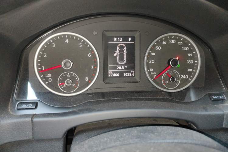 Used Volkswagen Tiguan 2015 1.8TSI Automatic Two-Wheel Drive Trend Edition Odometer Close Up