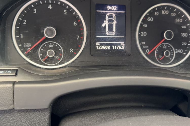 Used Volkswagen Tiguan 2015 1.8TSI Automatic Two-Wheel Drive Comfort Edition Odometer Close Up
