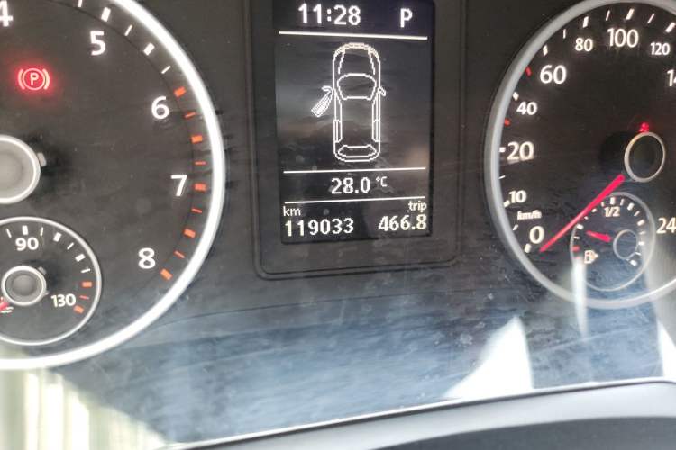 Used Volkswagen Tiguan 2015 1.8TSI Automatic Two-Wheel Drive Comfort Edition Odometer Close Up