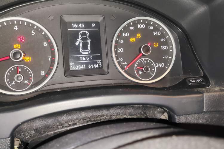 Used Volkswagen Tiguan 2015 1.8TSI Automatic Two-Wheel Drive Comfort Edition Odometer Close Up