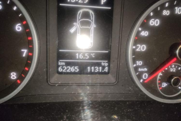Used Volkswagen Tiguan 2015 1.8TSI Automatic Two-Wheel Drive Comfort Edition Odometer Close Up