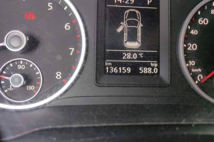 Used Volkswagen Tiguan 2015 1.8TSI Automatic Two-Wheel Drive Trend Edition Odometer Close Up