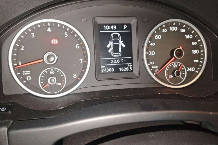 Used Volkswagen Tiguan 2015 1.8TSI Automatic Two-Wheel Drive Trend Edition Odometer Close Up