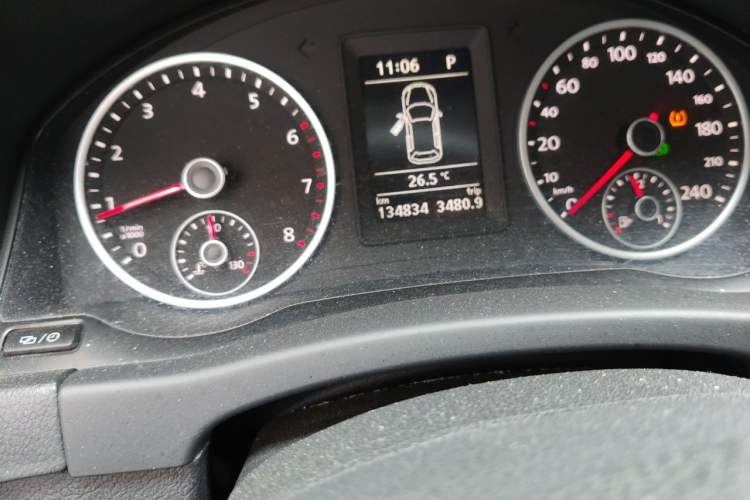 Used Volkswagen Tiguan 2015 1.8TSI Automatic Two-Wheel Drive Comfort Edition Odometer Close Up