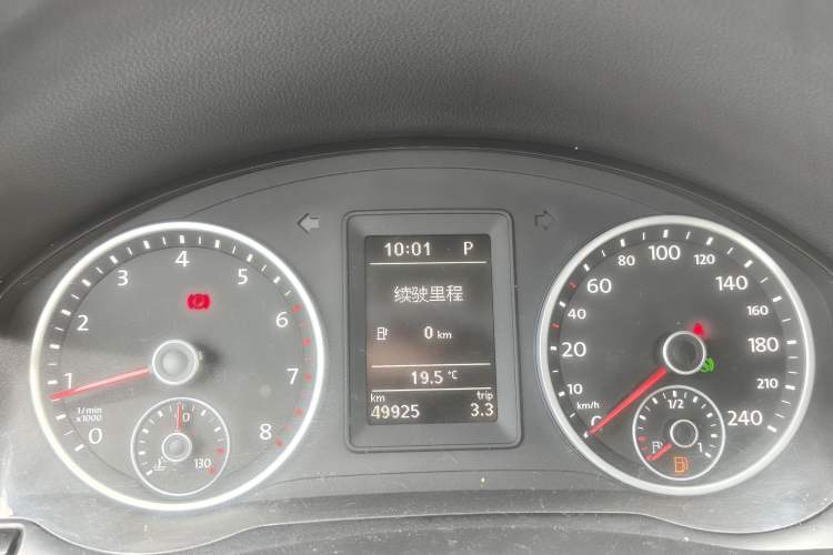 Used Volkswagen Tiguan 2015 1.8TSI Automatic Two-Wheel Drive Trend Edition Odometer Close Up