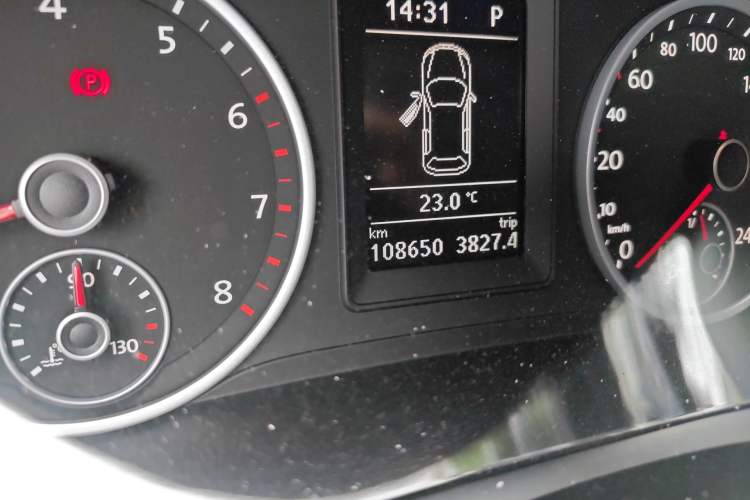 Used Volkswagen Tiguan 2015 1.8TSI Automatic Two-Wheel Drive Comfort Edition Odometer Close Up