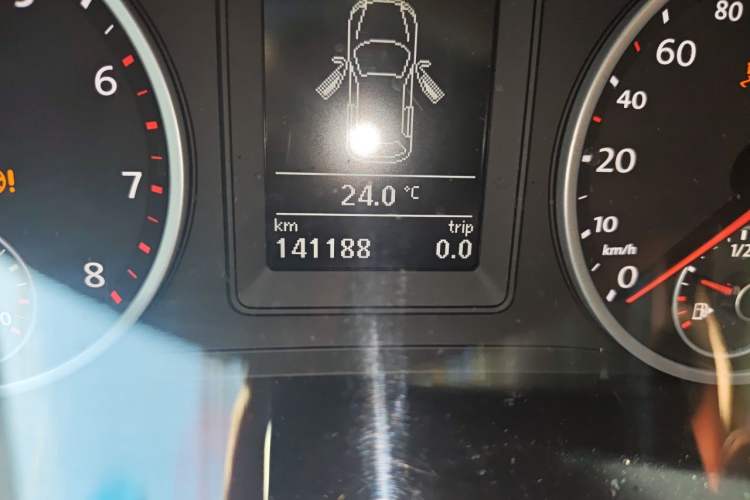 Used Volkswagen Tiguan 2015 1.8TSI Automatic Two-Wheel Drive Comfort Edition Odometer Close Up