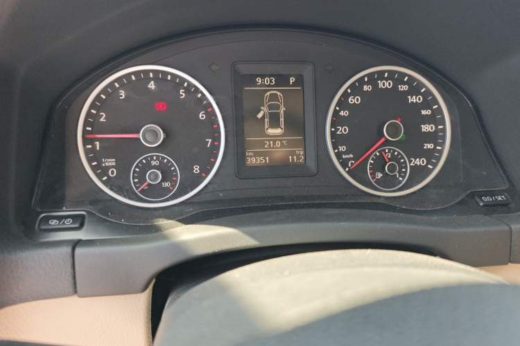 Used Volkswagen Tiguan 2015 1.8TSI Automatic Two-Wheel Drive Trend Edition Odometer Close Up