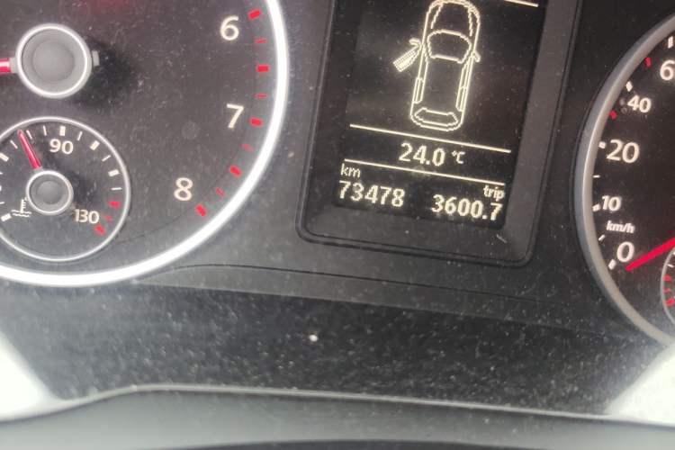 Used Volkswagen Tiguan 2015 1.8TSI Automatic Two-Wheel Drive Comfort Edition Odometer Close Up