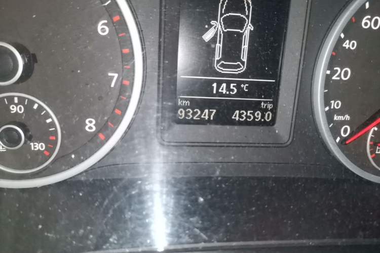 Used Volkswagen Tiguan 2015 1.8TSI Automatic Two-Wheel Drive Comfort Edition Odometer Close Up