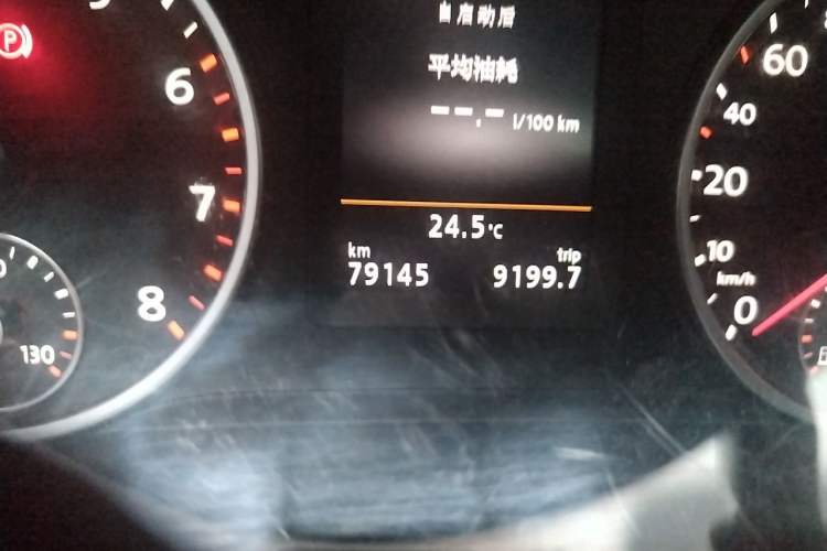 Used Volkswagen Tiguan 2015 1.8TSI Automatic Two-Wheel Drive Luxury Model Odometer Close Up