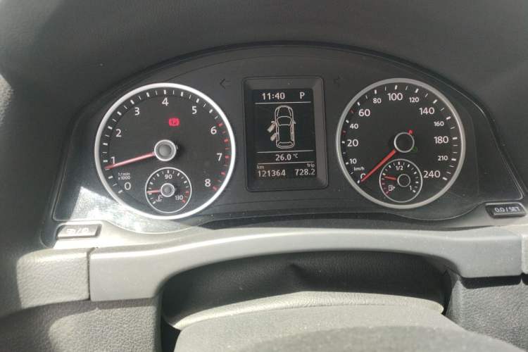 Used Volkswagen Tiguan 2015 1.8TSI Automatic Two-Wheel Drive Trend Edition Odometer Close Up