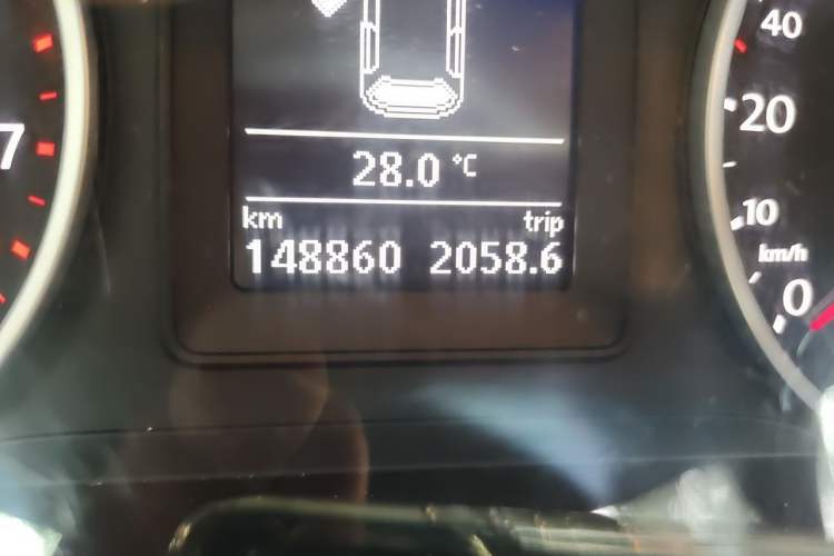 Used Volkswagen Tiguan 2015 1.8TSI Automatic Two-Wheel Drive Comfort Edition Odometer Close Up