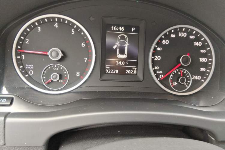 Used Volkswagen Tiguan 2015 1.8TSI Automatic Two-Wheel Drive Trend Edition Odometer Close Up