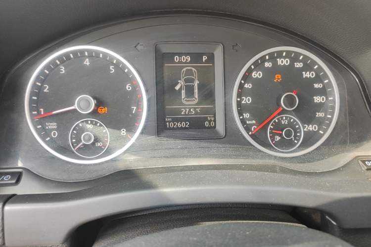 Used Volkswagen Tiguan 2015 1.8TSI Automatic All-Wheel Drive Style Vision Edition Odometer Close Up