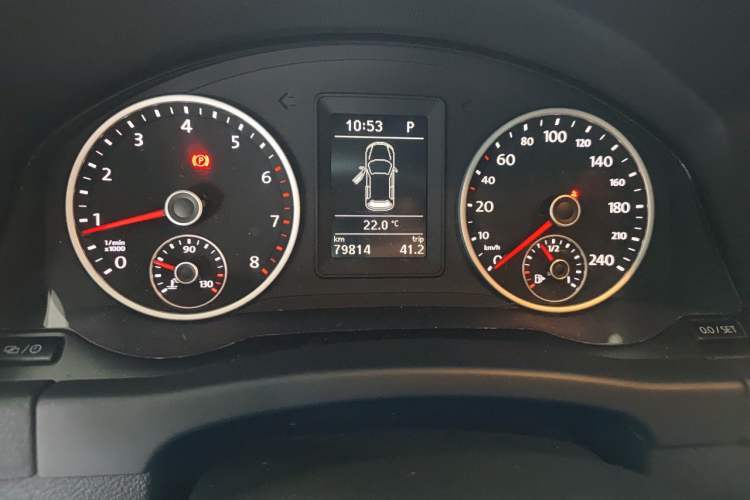 Used Volkswagen Tiguan 2015 1.8TSI Automatic All-Wheel Drive Style Vision Edition Odometer Close Up
