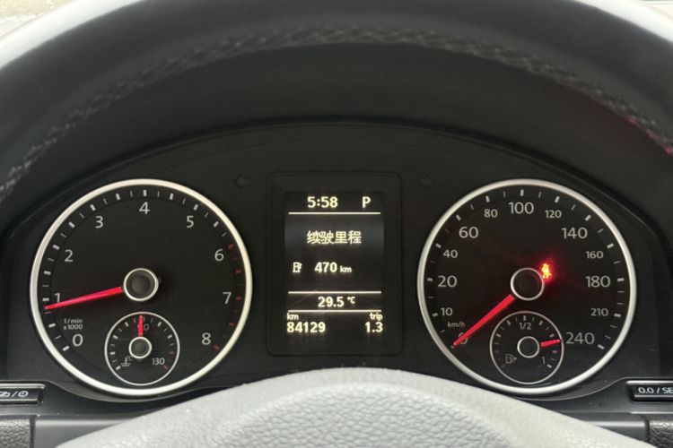Used Volkswagen Tiguan 2015 1.8TSI Automatic Two-Wheel Drive Comfort Edition Odometer Close Up
