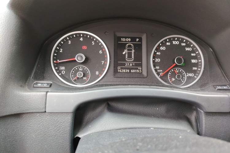 Used Volkswagen Tiguan 2015 1.8TSI Automatic Two-Wheel Drive Trend Edition Odometer Close Up