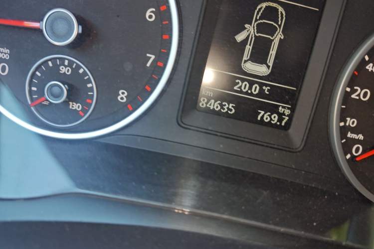 Used Volkswagen Tiguan 2015 1.8TSI Automatic Two-Wheel Drive Trend Edition Odometer Close Up