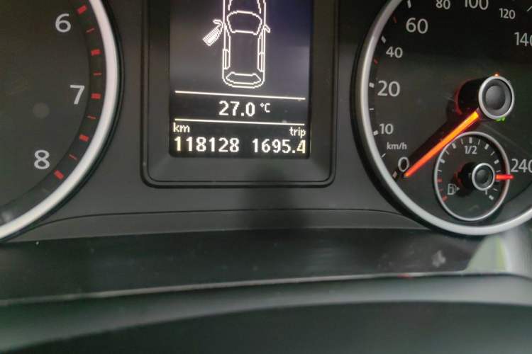 Used Volkswagen Tiguan 2015 1.8TSI Automatic Two-Wheel Drive Trend Edition Odometer Close Up