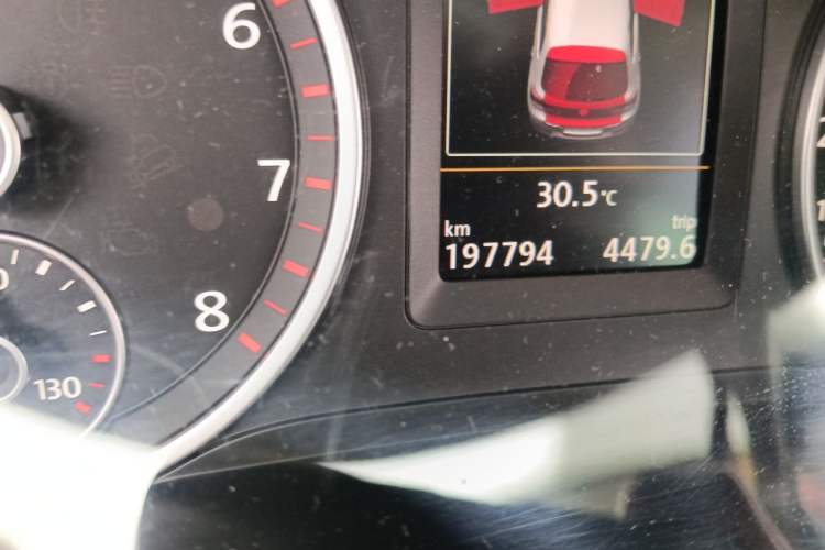 Used Volkswagen Tiguan 2015 1.8TSI Automatic All-Wheel-Drive Luxury Model Odometer Close Up