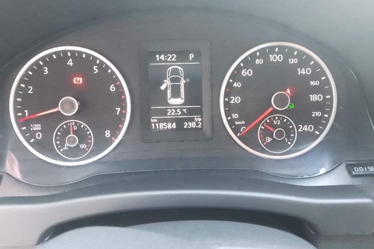 Used Volkswagen Tiguan 2015 1.8TSI Automatic Two-Wheel Drive Trend Edition Odometer Close Up