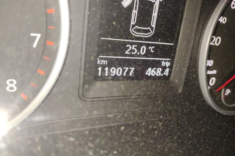 Used Volkswagen Tiguan 2015 1.8TSI Automatic Two-Wheel Drive Comfort Edition Odometer Close Up