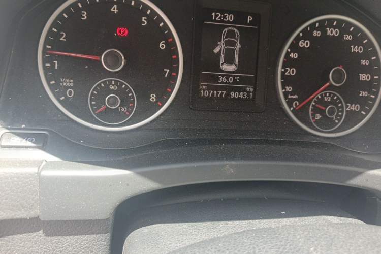 Used Volkswagen Tiguan 2015 1.8TSI Automatic Two-Wheel Drive Comfort Edition Odometer Close Up