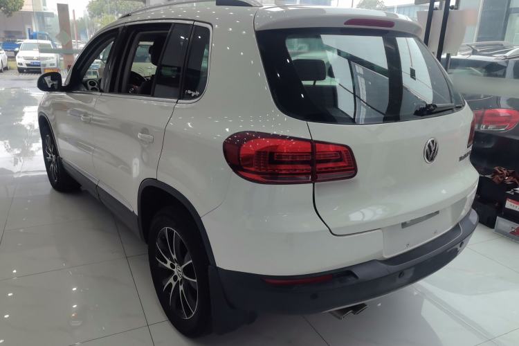 Used Volkswagen Tiguan 2015 1.8TSI Automatic Two-Wheel Drive Luxury Model Rear Left 45 Deg