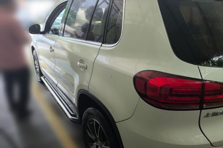 Used Volkswagen Tiguan 2015 1.8TSI Automatic Two-Wheel Drive Luxury Model Rear Left 45 Deg